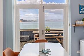 Royal Victoria Court 11 - Sea and Harbour Views