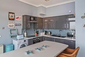 Royal Victoria Court 11 - Sea and Harbour Views