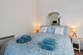 Royal Victoria Court 11 - Sea and Harbour Views