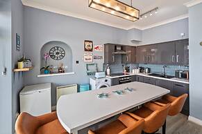 Royal Victoria Court 11 - Sea and Harbour Views