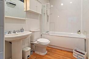 Royal Victoria Court 11 - Sea and Harbour Views