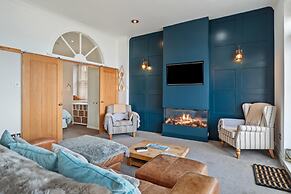 Royal Victoria Court 11 - Sea and Harbour Views