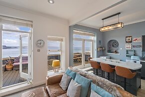 Royal Victoria Court 11 - Sea and Harbour Views