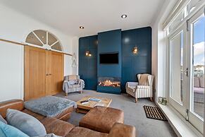 Royal Victoria Court 11 - Sea and Harbour Views