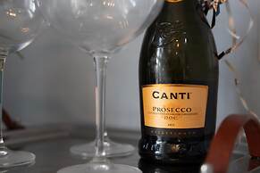 Royal Victoria Court 11 - Sea and Harbour Views