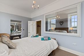 Laston Garden Apartment - Sea Views Large Terrace