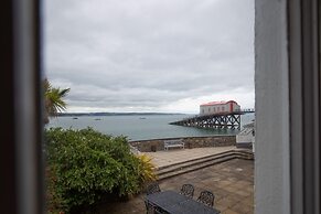 Laston Garden Apartment - Sea Views Large Terrace