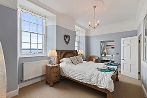 Laston Garden Apartment - Sea Views Large Terrace