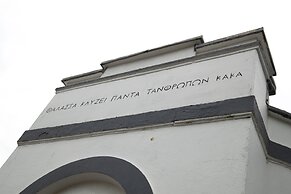 Laston Garden Apartment - Sea Views Large Terrace