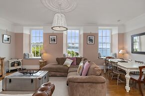 Laston Garden Apartment - Sea Views Large Terrace