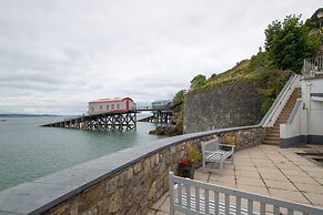 Laston Garden Apartment - Sea Views Large Terrace