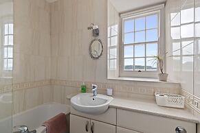 Laston Garden Apartment - Sea Views Large Terrace