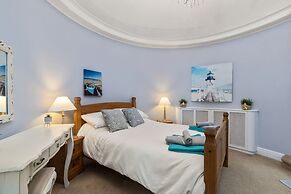 Laston Garden Apartment - Sea Views Large Terrace