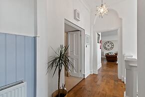 Laston Garden Apartment - Sea Views Large Terrace