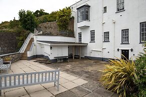 Laston Garden Apartment - Sea Views Large Terrace