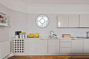 Laston Garden Apartment - Sea Views Large Terrace