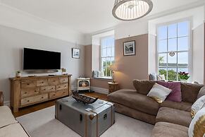 Laston Garden Apartment - Sea Views Large Terrace