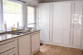 Rooftops - Sea Views Near Village and Beach