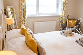 Rooftops - Sea Views Near Village and Beach