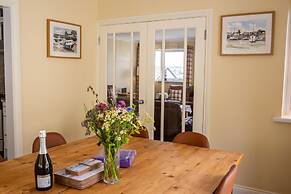 Rooftops - Sea Views Near Village and Beach