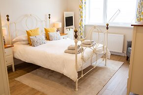 Rooftops - Sea Views Near Village and Beach