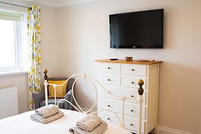 Rooftops - Sea Views Near Village and Beach