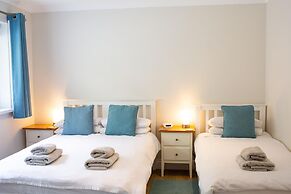 Rooftops - Sea Views Near Village and Beach