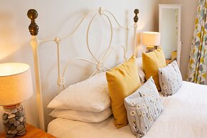 Rooftops - Sea Views Near Village and Beach