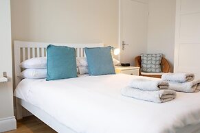 Rooftops - Sea Views Near Village and Beach