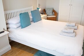 Rooftops - Sea Views Near Village and Beach