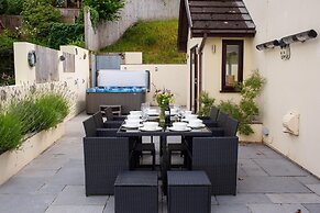 Rooftops - Sea Views Near Village and Beach