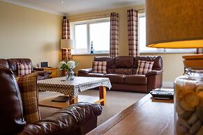 Rooftops - Sea Views Near Village and Beach