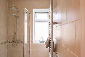 Rooftops - Sea Views Near Village and Beach