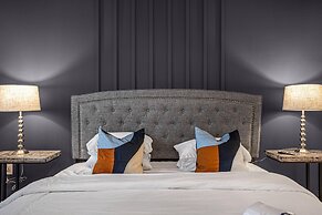 10 BR Gorgeous Home Game Room Son103