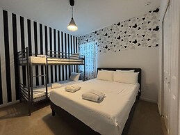 10 BR Gorgeous Home Game Room Son103