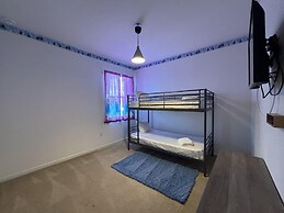 10 BR Gorgeous Home Game Room Son103