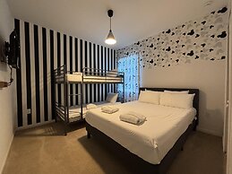 10 BR Gorgeous Home Game Room Son103