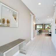 Stylish Family Home Sleeps 22 Enc101