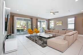 Stylish Family Home Sleeps 22 Enc101