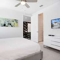 Stylish Family Home Sleeps 22 Enc101