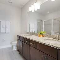 Stylish Family Home Sleeps 22 Enc101