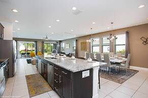 Stylish Family Home Sleeps 22 Enc101