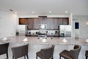 Stylish Family Home Sleeps 22 Enc101