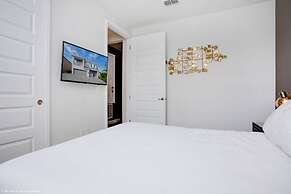 Stylish Family Home Sleeps 22 Enc101