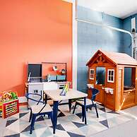 Stylish Family Home Sleeps 22 Enc101