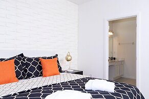 Gorgeous Family Home Sleeps 28 Blv103