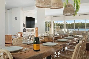 Vistamar Private Waterfront Home Pool