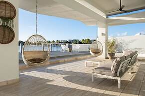 Vistamar Private Waterfront Home Pool