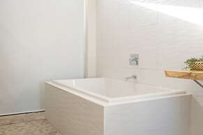 Vistamar Private Waterfront Home Pool