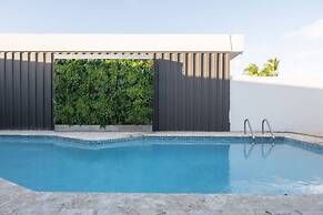 Vistamar Private Waterfront Home Pool